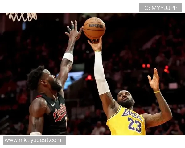 艾顿称赞詹姆斯传球能力只需出现在正确位置即可接到精准助攻 艾顿称赞詹姆斯传球能力只需出现在正确位置即可接到精准助攻