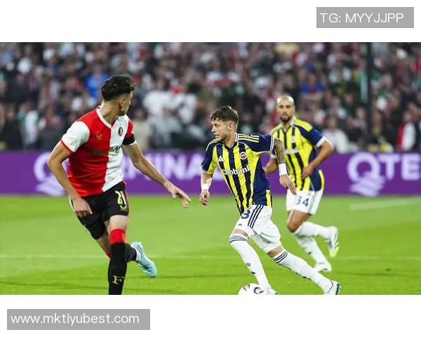 范佩西亲自提拔19岁儿子沙奎尔入费耶诺德一线队名单引发关注