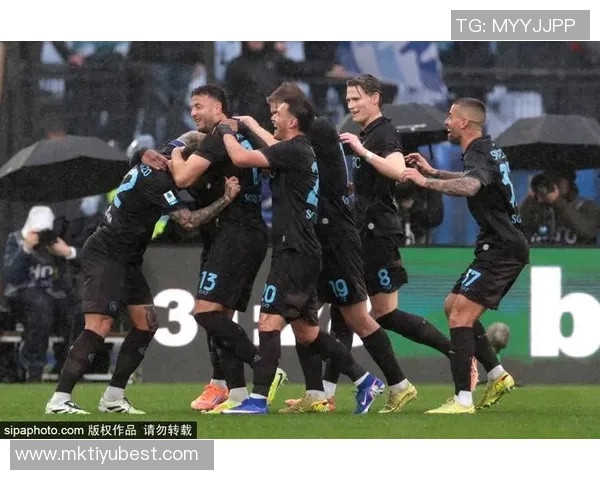 拉齐奥前锋卡斯特拉诺斯以3000万欧元转会加盟西汉姆